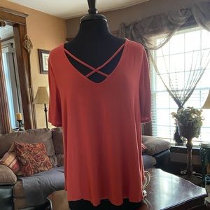 🖐Mossimo criss cross neckline hi lo tshirt